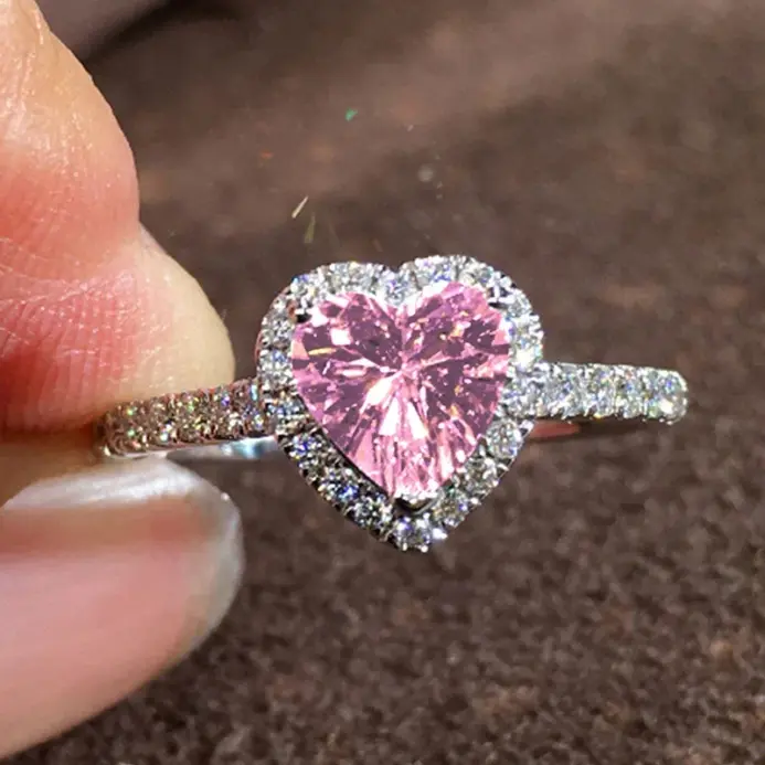 Huitan-anillos estéticos brillantes con diseño de corazón para mujer, accesorios para dedo de circonia cúbica brillante, joyería de compromiso exquisita 1