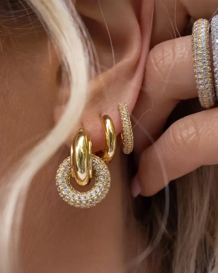 Pendientes de aro Huggie circulares de circonio a la moda para mujer, aros geométricos en forma de U, hebilla para oreja, regalo de joyería de acero inoxidable chapado en oro 2