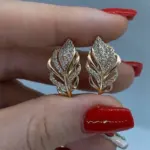 Pendientes de aro Huitan en forma de hoja, pendientes brillantes de circonita cúbica de Color dorado para mujer, joyería de boda nupcial elegante con temperamento 1