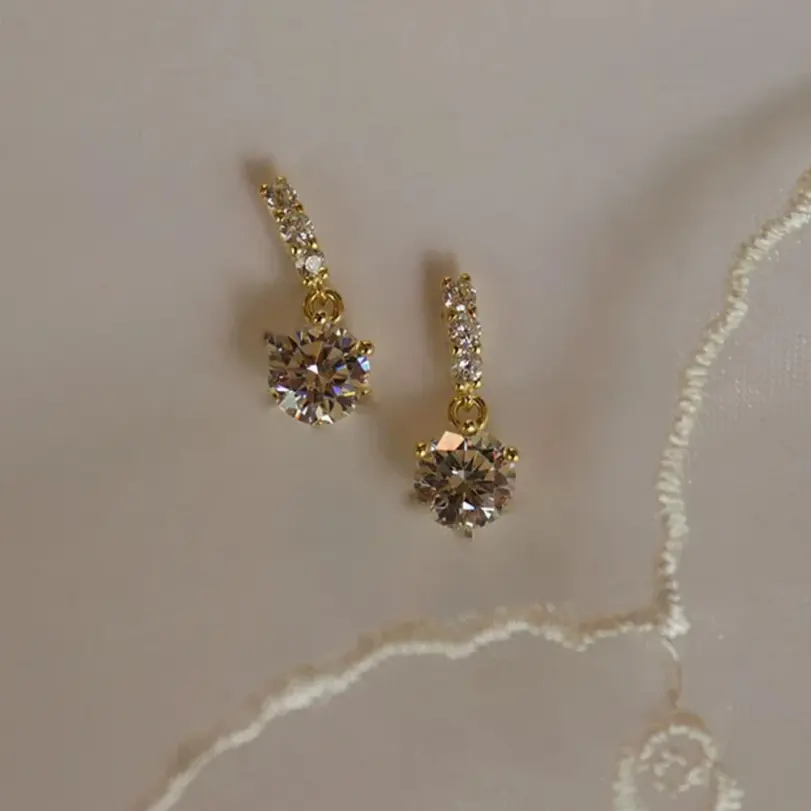 Pendientes redondos de piedra de circonia cúbica con barra de Metal de Color dorado para mujer, pendiente de poste CZ con forma de lazo, pendiente brillante clásico 3