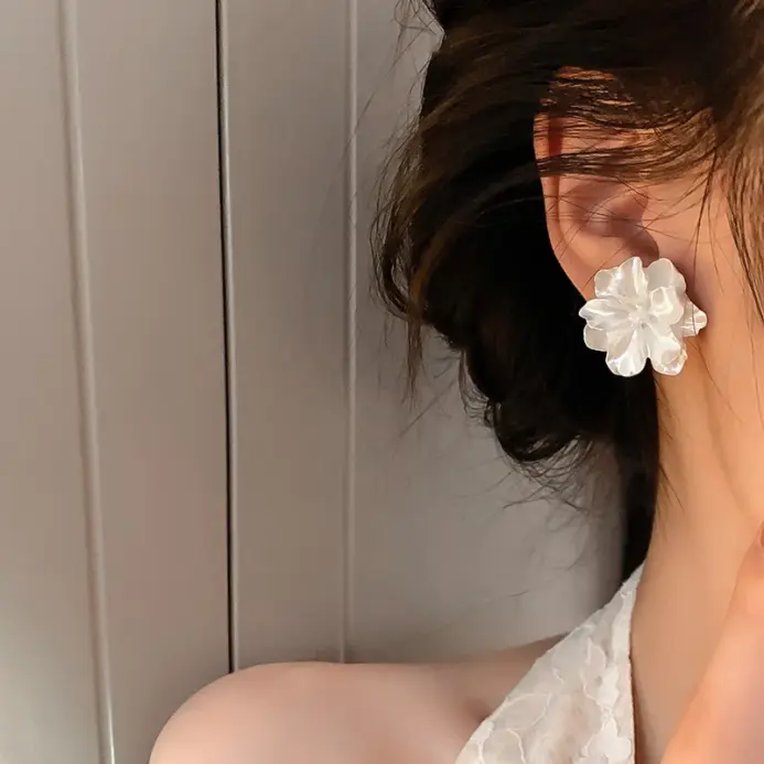 Pendientes acrílicos de flores de Camelia blanca para mujer, aretes Fairycore con temperamento a la moda, joyería para fiesta y boda al por mayor 1