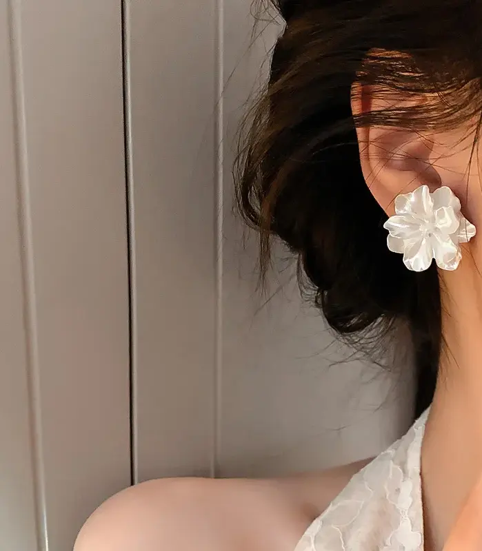 Pendientes acrílicos de flores de Camelia blanca para mujer, aretes Fairycore con temperamento a la moda, joyería para fiesta y boda al por mayor 1