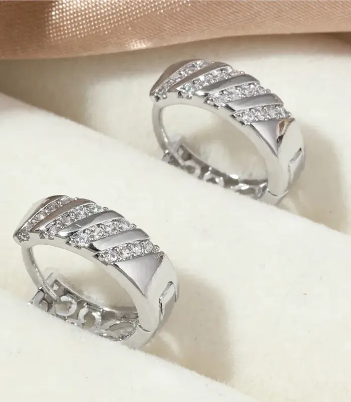 Pendientes de aro de circón chapados en oro de 18 quilates para mujer, Huggies gruesos geométricos antialérgicos, regalos de joyería para fiesta al por mayor 2