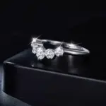 Anillos de boda de moissanita de 5 piedras, banda de media eternidad de corte brillante redondo, anillo de boda de diamante de laboratorio de plata 925 de 3mm para mujeres y hombres 23 Anillos de boda de moissanita de 5 piedras, banda de media eternidad de corte brillante redondo, anillo de boda de diamante de laboratorio de plata 925 de 3mm para mujeres y hombres 23