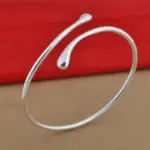 Moda S925 pendientes de aguja de plata anillo pulsera conjunto personalidad Simple mujer gota de agua conjunto de joyería de cuatro piezas para regalo de mujer 5