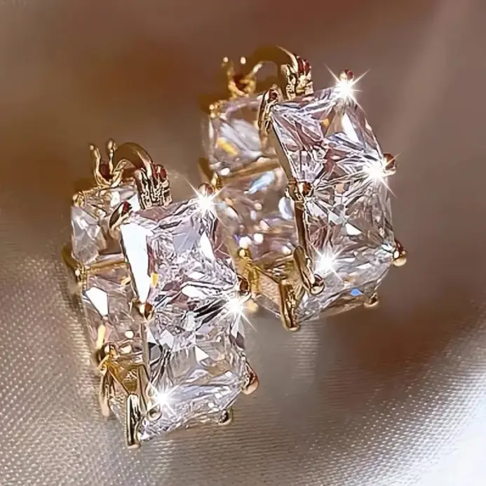 Pendientes de aro chapados en oro con circonita cúbica para mujer, lujosos regalos de joyería para fiesta Huggies 1