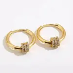 Pendientes de aro Huggies de acero inoxidable de Color dorado redondo pequeño a la moda para mujer, pendientes con dije de Triple engranaje de circonia CZ, hebilla para oreja 1