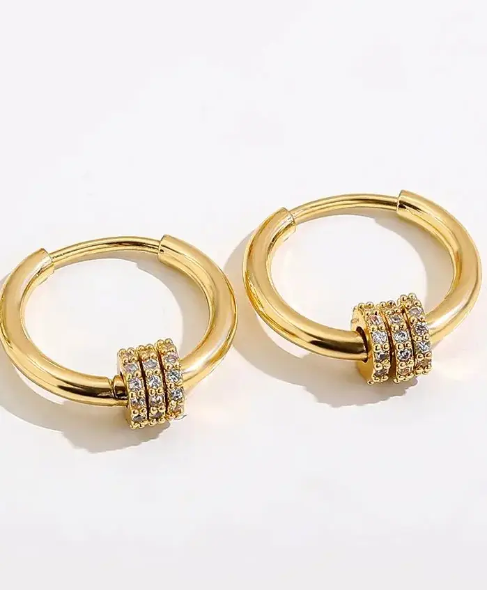Pendientes de aro Huggies de acero inoxidable de Color dorado redondo pequeño a la moda para mujer, pendientes con dije de Triple engranaje de circonia CZ, hebilla para oreja 1