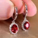 Huitan-pendientes colgantes con incrustaciones de circonia cúbica azul/roja para mujer, accesorios elegantes para fiesta de boda, joyería elegante para uso diario 3