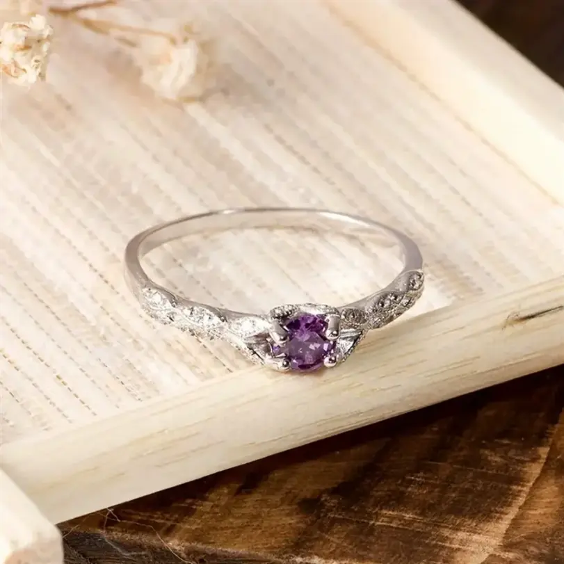 Anillo de mujer de circonita amatista de estilo lujoso ligero en Europa y América anillo de temperamento de gema de moda Simple 3