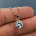 Huitan-collar con colgante de circonia cúbica con forma de cojín elegante, cadena de caja de Color plateado, accesorios exquisitos para mujer, joyería de moda 4
