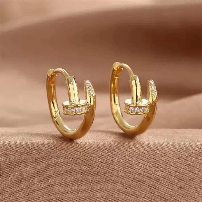 Encantador pendiente de aro redondo de cristal brillante para mujer, pendientes minimalistas en forma de uña, joyería de moda dorada/plateada 1