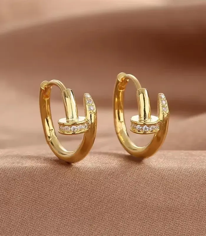Encantador pendiente de aro redondo de cristal brillante para mujer, pendientes minimalistas en forma de uña, joyería de moda dorada/plateada 1