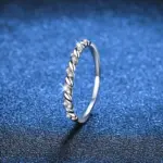 Anillos de boda de moissanita de 5 piedras, banda de media eternidad de corte brillante redondo, anillo de boda de diamante de laboratorio de plata 925 de 3mm para mujeres y hombres 28 Anillos de boda de moissanita de 5 piedras, banda de media eternidad de corte brillante redondo, anillo de boda de diamante de laboratorio de plata 925 de 3mm para mujeres y hombres 28