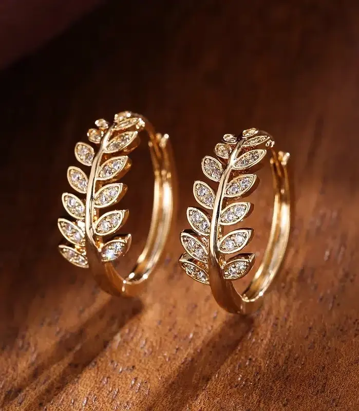 pendientes de aro pequeños con forma de hoja de oliva para mujer, aretes sencillos y elegantes, pavimentados de cristal brillante CZ, exquisitos pendientes para chica, joyería de moda 1