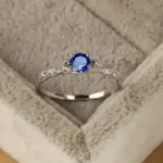 Anillo de mujer de circonia cúbica de estilo lujoso ligero en Europa y América anillo de temperamento de moda Simple 3