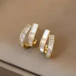 Pendientes de tuerca de Metal con arco de circón para mujer, joyería de moda coreana, accesorios elegantes para fiesta, estudiantes y niñas, nuevo diseño 2024 1