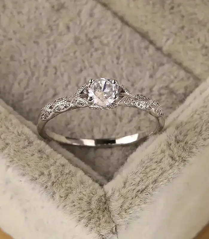 Anillo de mujer de circonia cúbica de estilo lujoso ligero en Europa y América anillo de temperamento de moda Simple 2