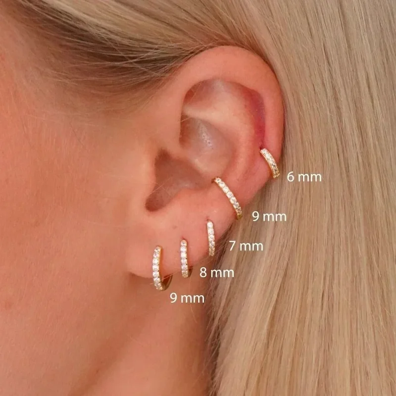 1 par de pendientes de aro minimalistas Huggie de acero inoxidable, pendientes de cartílago del trago de hélice fina de circonia de cristal pequeño, joyería Piercing 3
