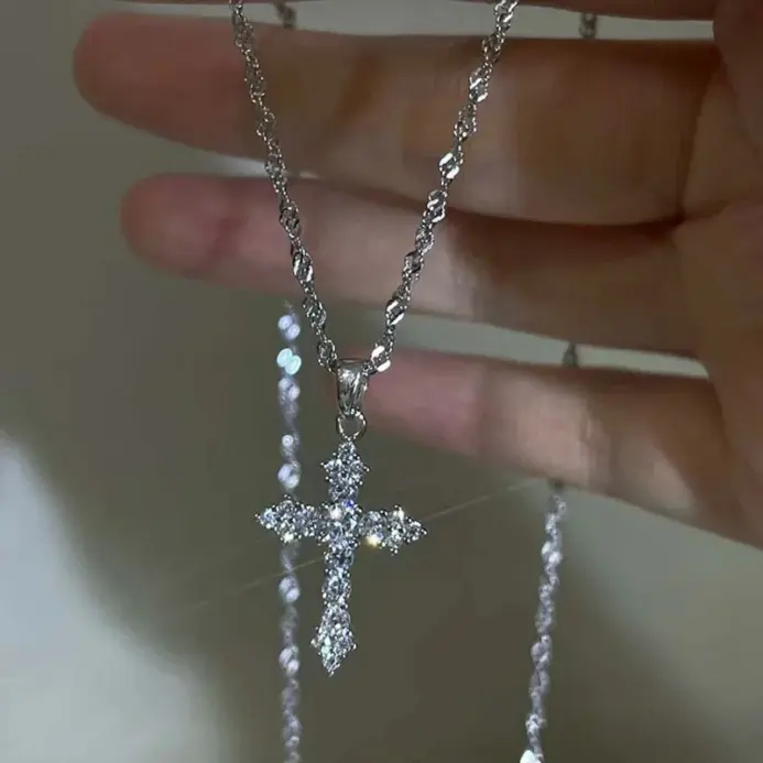 Collar con colgante de Cruz de circón de cristal brillante para mujeres y niñas, collar de cadena fina de Color plateado Punk, joyería de fiesta, regalo de cumpleaños 2
