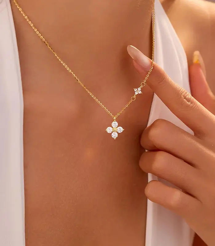Collar de plata de ley 925 con forma de hoja de circonia cúbica de la suerte para mujer, colgante elegante de flores chapadas en oro de 14k, joyería de boda 1