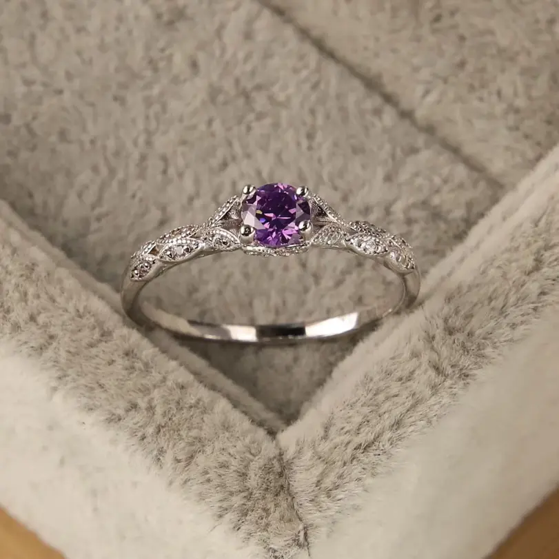 Anillo de mujer de circonita amatista de estilo lujoso ligero en Europa y América anillo de temperamento de gema de moda Simple 1