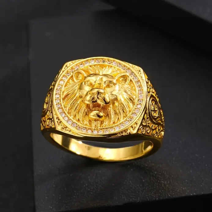 Un anillo del Rey León ligeramente circón para hombres y mujeres. 2