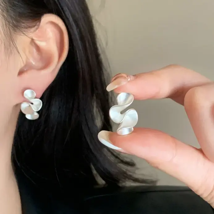 Plata de Ley 925 auténtica pendiente de tuerca de flor trenzada de oro de 18K para mujer joyería fina de personalidad minimalista accesorio de moda 2