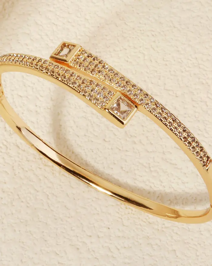 Pulsera Simple con tachuelas para mujer, brazalete clásico con apertura de cobre y circonio, joyería diaria, accesorios como regalo 2