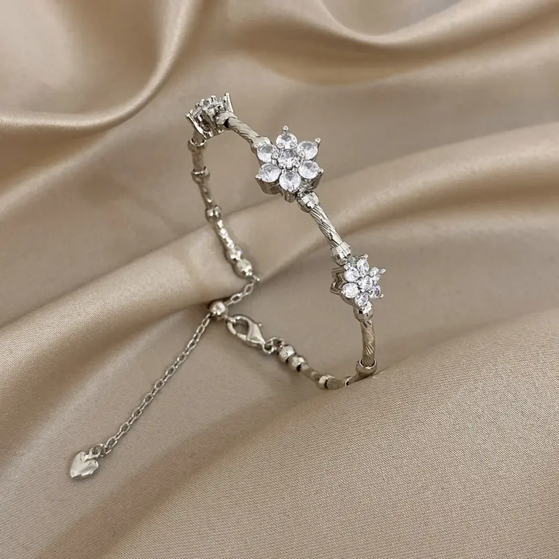 🌸 Brazalete "Flor Trenzada" – Diseño de Lujo y Brillo Espejo 3
