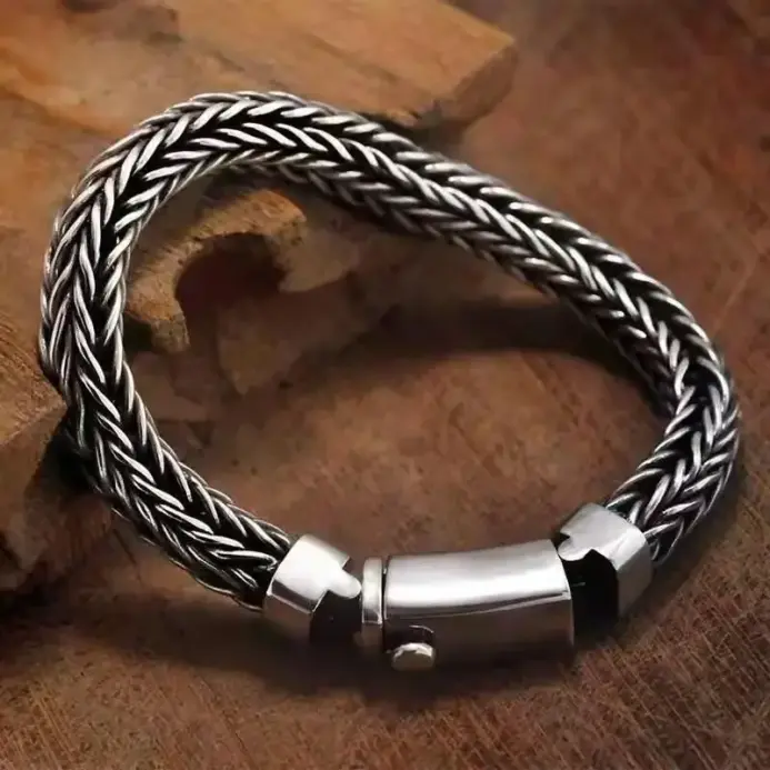 🦾 Pulsera "Iron Keel Dominant" – Tejido de Quilla Retro 2
