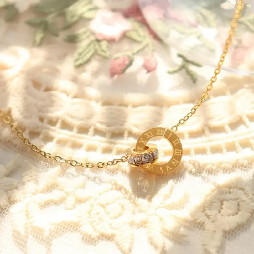 🏛️ Collar "Aura Romana" – Acero Inoxidable y Cristal CZ Cuadrado 4