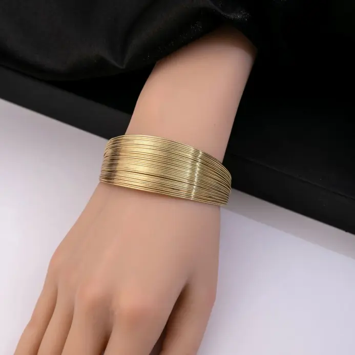 Pulsera de alambre de moda para mujer, brazalete ancho de Metal con apertura multicapa, pulsera de personalidad de estilo ancho, accesorios de mano populares 2