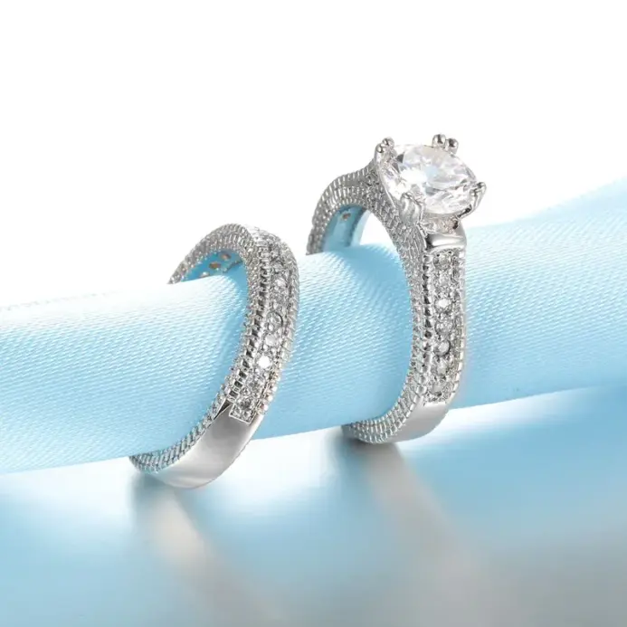 Conjunto de anillos de compromiso de boda elegantes, accesorio de aniversario de Color Plata de Ley 925 con piedra de circón Cubiz totalmente brillante 2