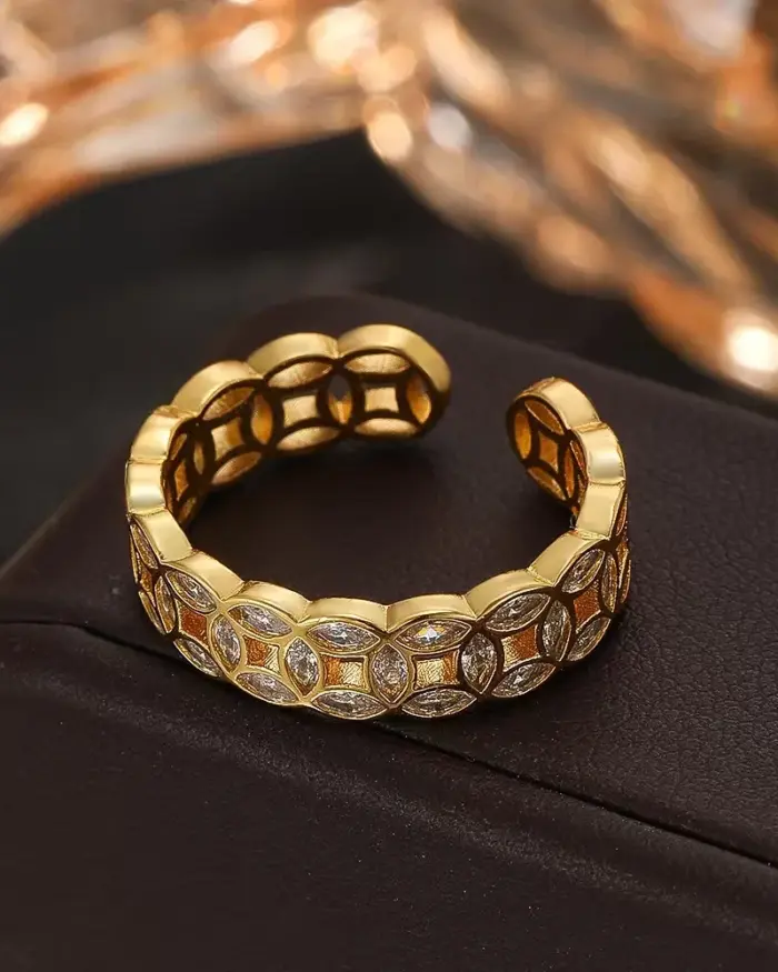 Anillo con diseño de moneda para mujer: un anillo de lujo ligero, de alta gama y elegante, con circonitas incrustadas y un diseño abrible. 2