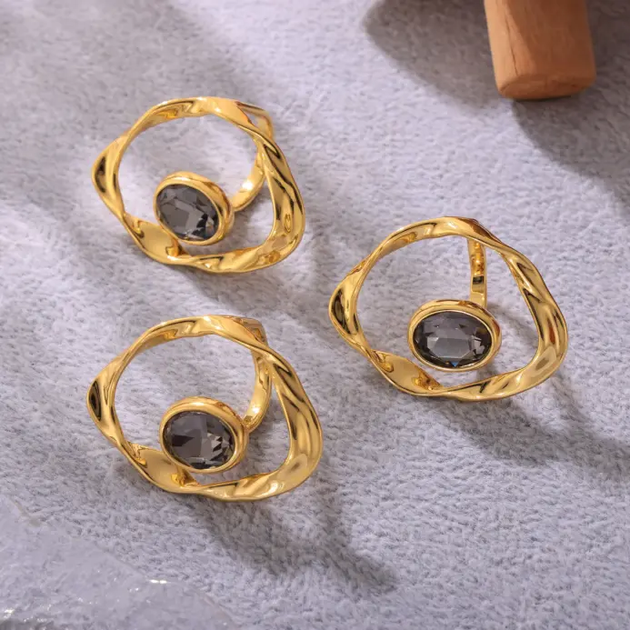 Anillo hipérbole geométrico de giro Irregular con diamantes de imitación grandes para mujer, anillos estéticos impermeables chapados en oro de 18k para mujer 2