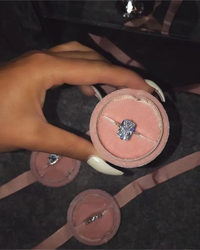 Un par de anillos de plata 925 con un diseño elegante, ideales para uso diario. 2