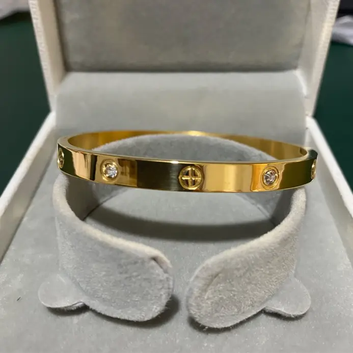 2026 nuevo diseño Color dorado circón y tuerca cruzada pulsera de uñas oro y brazalete para mujer tornillo de acero inoxidable joyería de marca 1