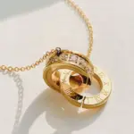 🏛️ Collar "Aura Romana" – Acero Inoxidable y Cristal CZ Cuadrado 1
