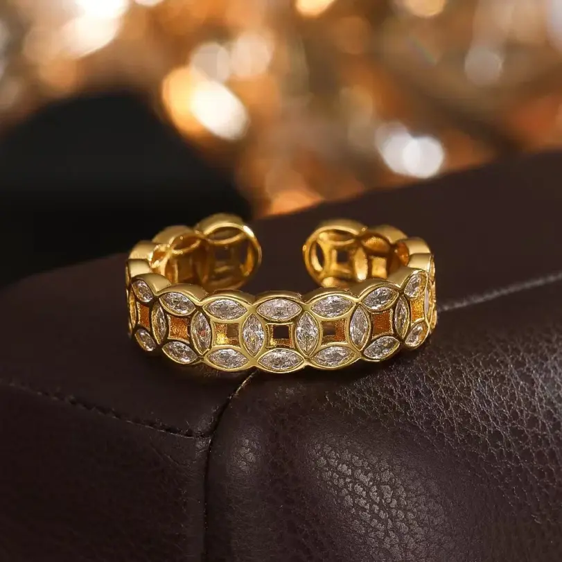 Anillo con diseño de moneda para mujer: un anillo de lujo ligero, de alta gama y elegante, con circonitas incrustadas y un diseño abrible. 5