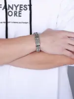 🦾 Pulsera "Titan Double Armor" – Acero de Titanio Dominante 3