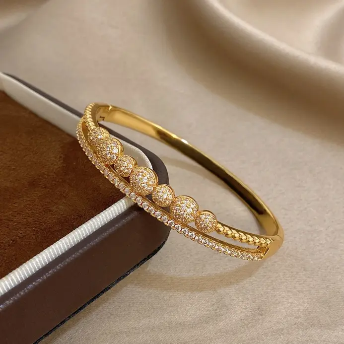 Pulsera chapada en oro con circonita brillante de lujo para mujer, brazalete con hebilla abierta geométrica elegante para novia, regalo de joyería de boda 2