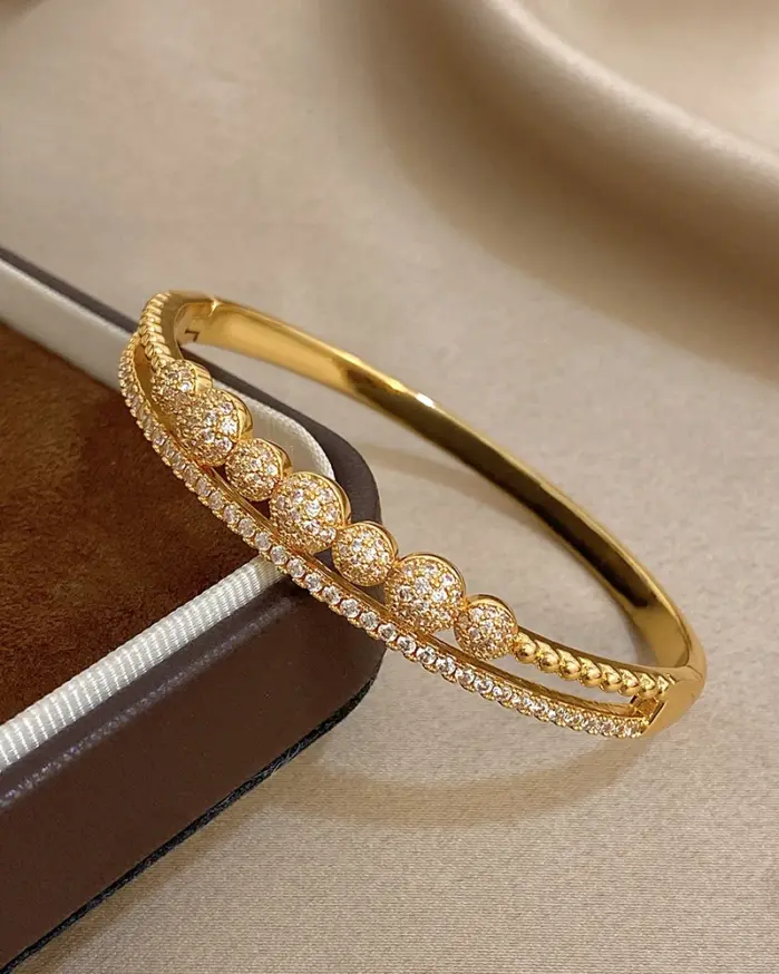 Pulsera chapada en oro con circonita brillante de lujo para mujer, brazalete con hebilla abierta geométrica elegante para novia, regalo de joyería de boda 2