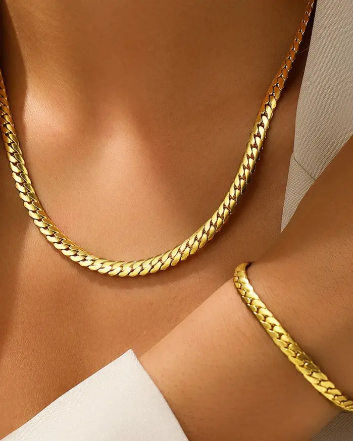 Aomogo Conjunto de joyería de collar de pulsera de cadena cubana plana simple de acero inoxidable chapado en oro de 18 quilates joyería de moda de cadena gruesa 1