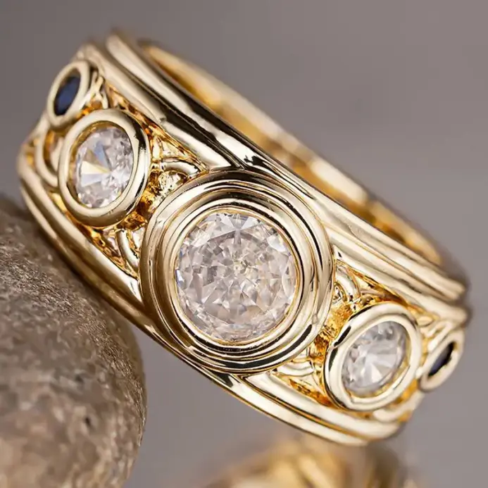 Huitan-anillos de Metal de Color dorado para mujer, joyería de lujo para fiesta, compromiso diario, accesorios de moda con incrustaciones de circonia cúbica brillante 1
