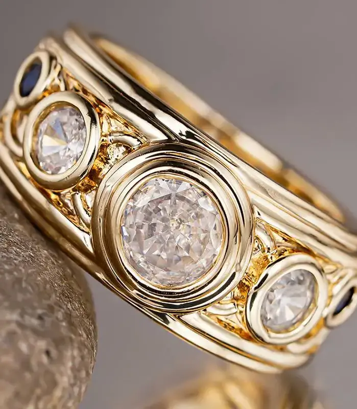 Huitan-anillos de Metal de Color dorado para mujer, joyería de lujo para fiesta, compromiso diario, accesorios de moda con incrustaciones de circonia cúbica brillante 1