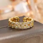 Anillo con diseño de moneda para mujer: un anillo de lujo ligero, de alta gama y elegante, con circonitas incrustadas y un diseño abrible. 1