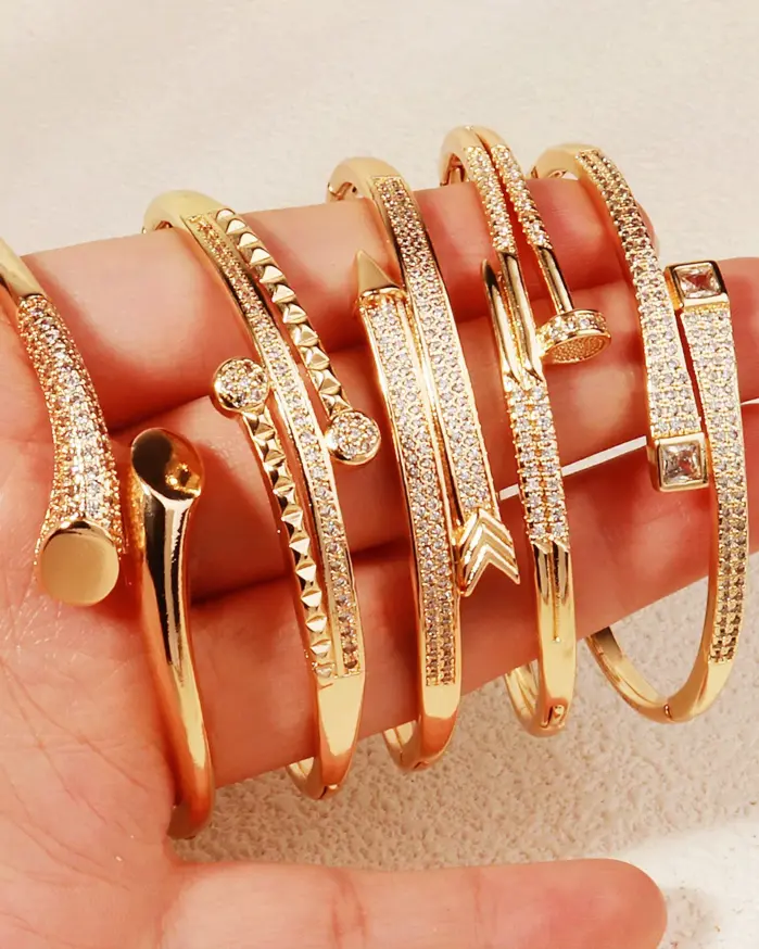 Pulsera Simple con tachuelas para mujer, brazalete clásico con apertura de cobre y circonio, joyería diaria, accesorios como regalo 1