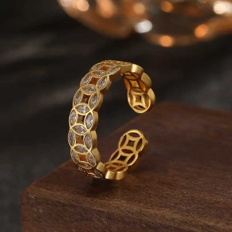Anillo con diseño de moneda para mujer: un anillo de lujo ligero, de alta gama y elegante, con circonitas incrustadas y un diseño abrible. 4