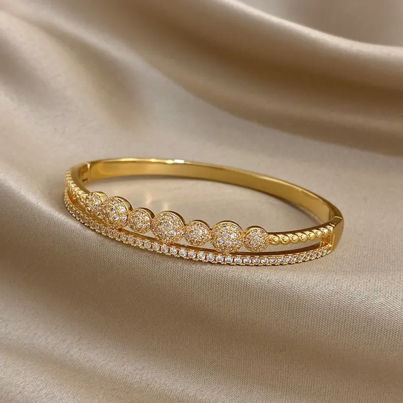 Pulsera chapada en oro con circonita brillante de lujo para mujer, brazalete con hebilla abierta geométrica elegante para novia, regalo de joyería de boda 3